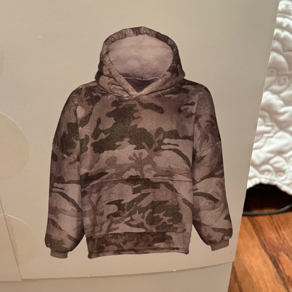 NIP - White River Home Cozy Long Sleeve Hoodie, Outfitter Camo - Picture 7 of 7